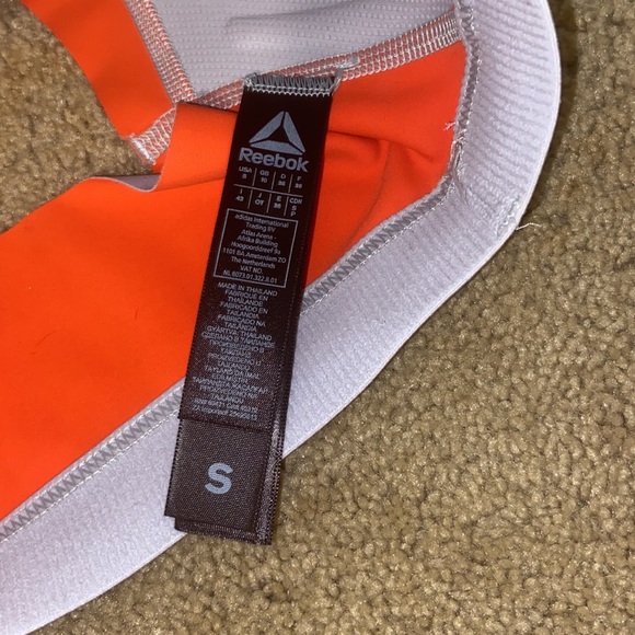 NWOT Reebok lightweight sports bra women’s US SMALL - Picture 3 of 3